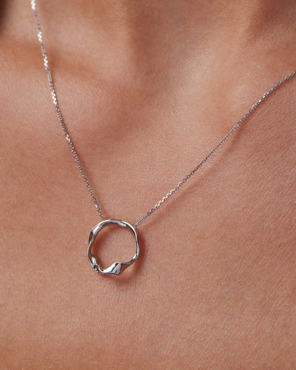 Elegant Silver Ripple Circle Pendant Necklace 3