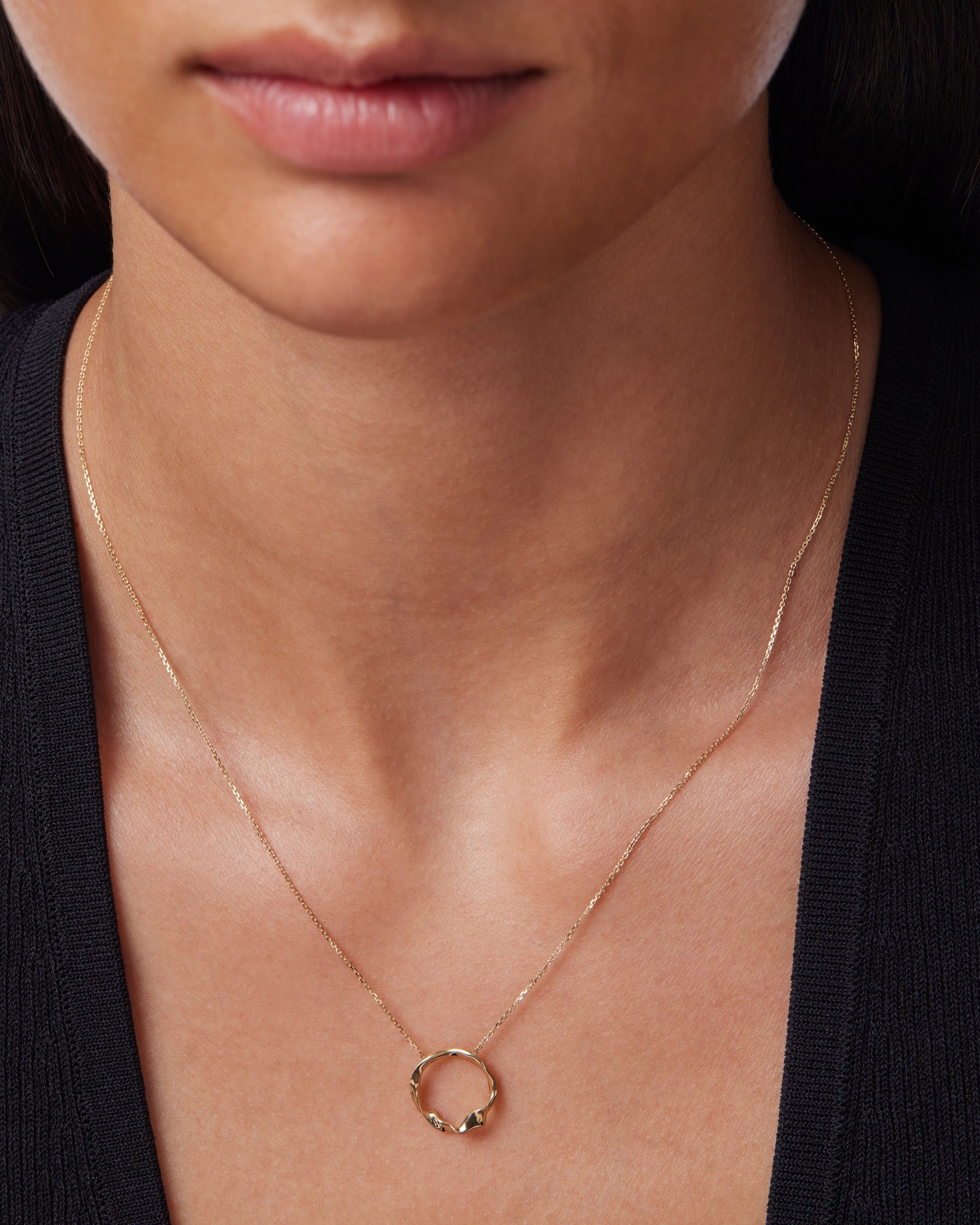 Elegant Uneven Gold Circle Pendant Necklace 4