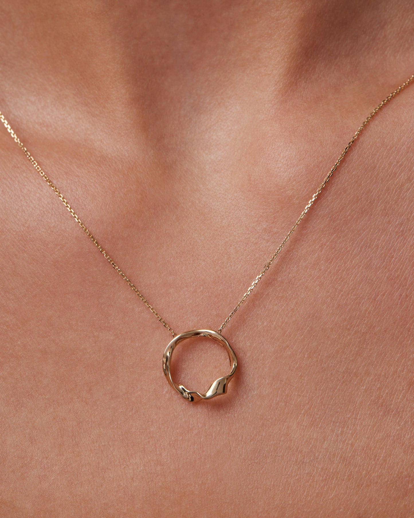 Elegant Uneven Gold Circle Pendant Necklace 5