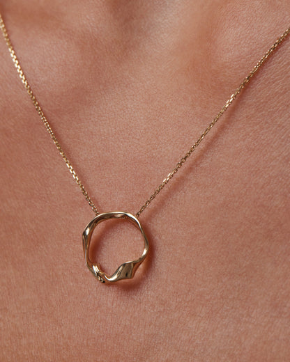 Elegant Uneven Gold Circle Pendant Necklace 3