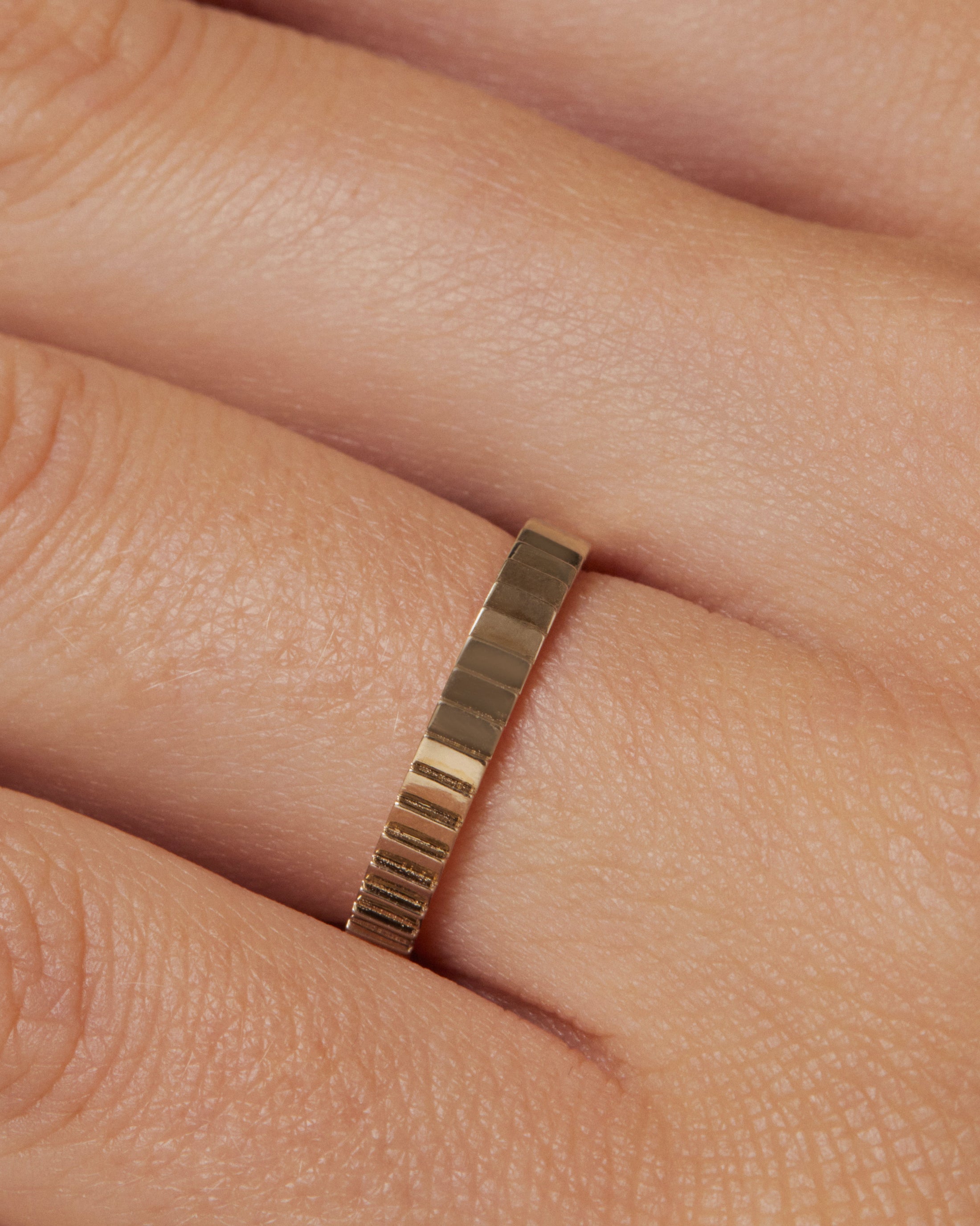 Simple Classic Scale Wedding Band