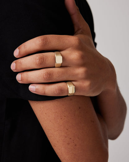 Boldly Elegant Ribbed Signet Ring 2
