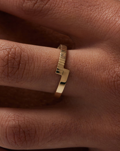 Golden Elegance: Textured Split Wedding Band 3