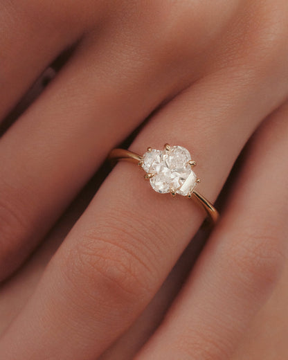Solitaire-Oval Lab Grown Diamond Engagement Ring