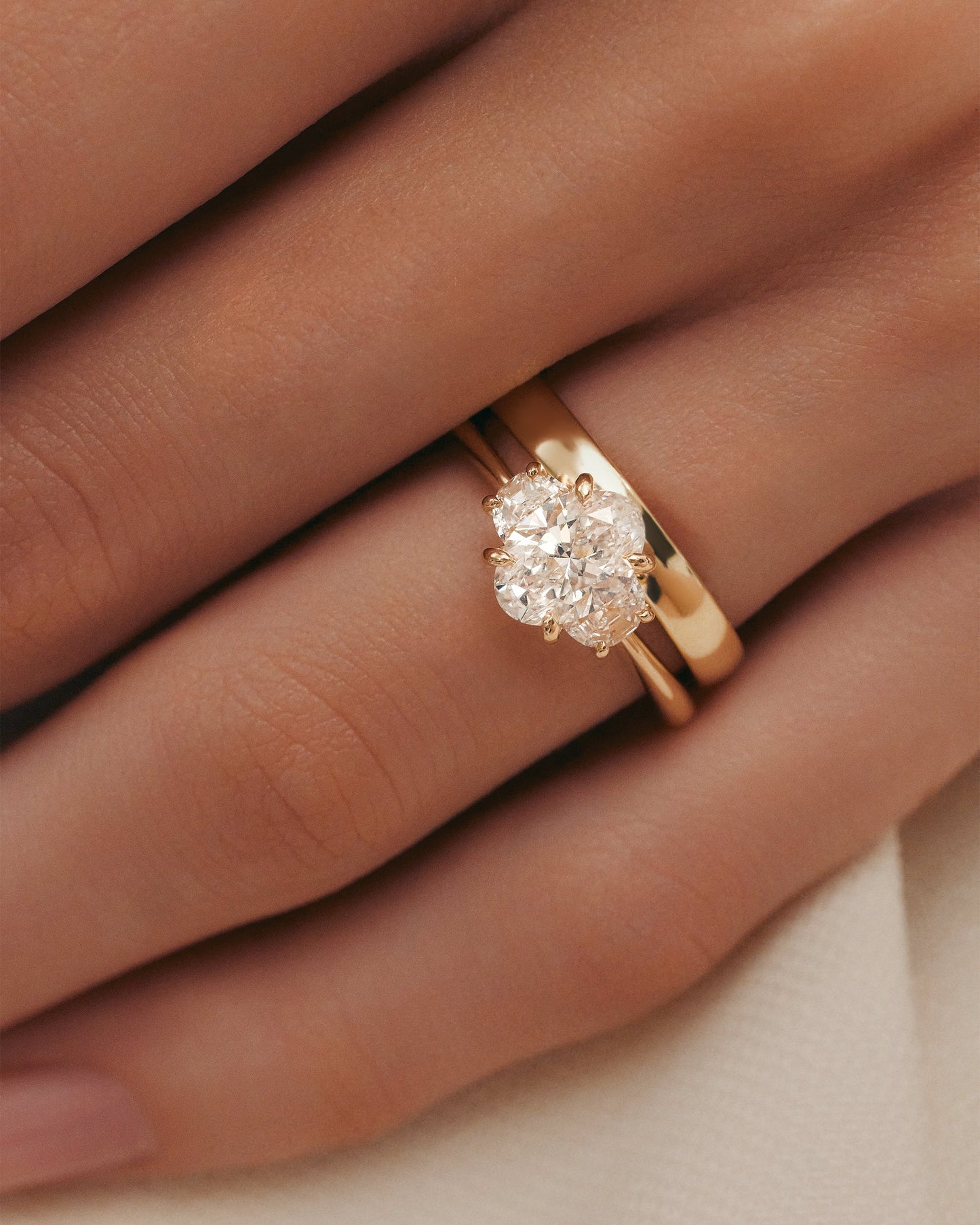 Solitaire-Oval Lab Grown Diamond Engagement Ring