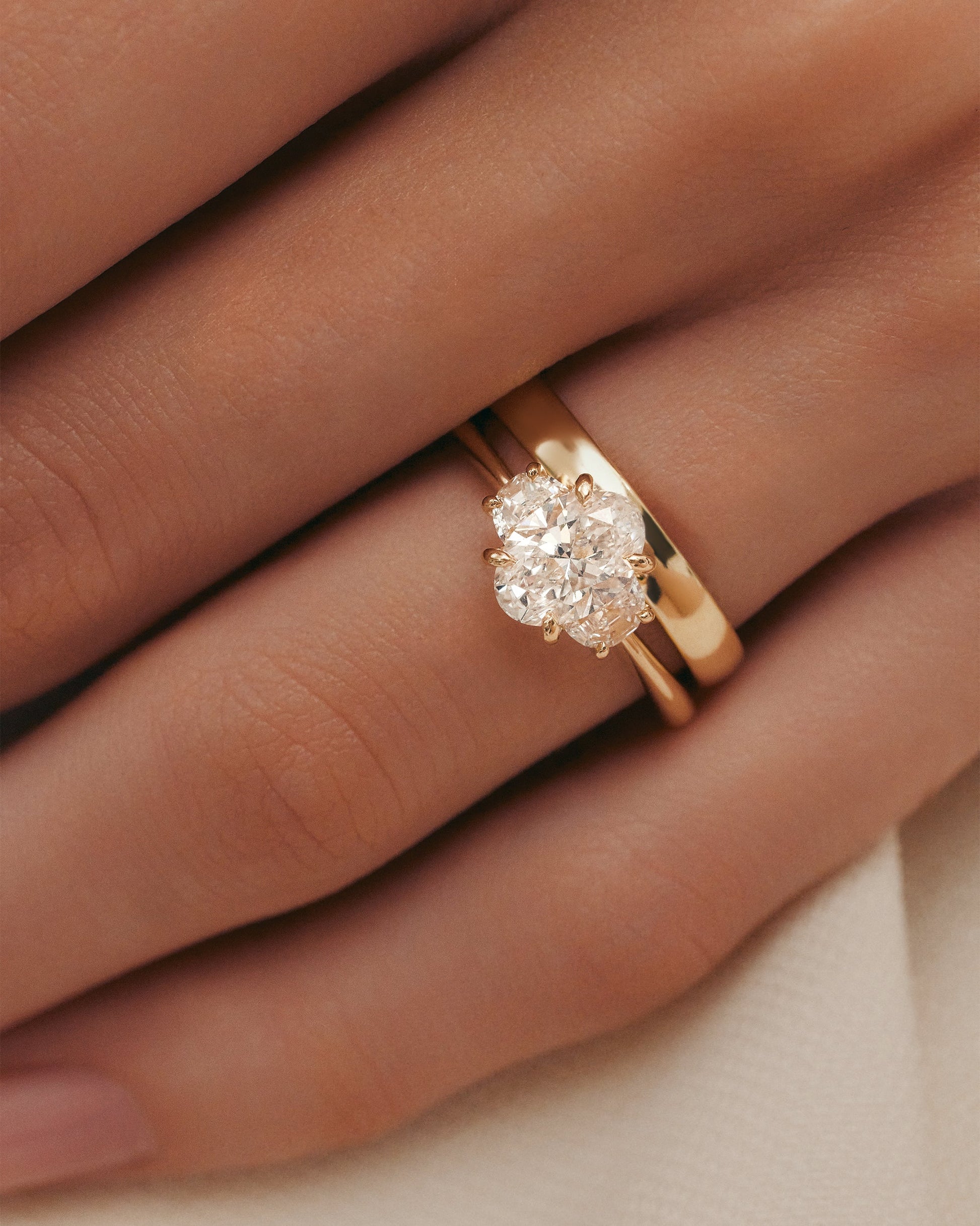 Solitaire-Oval Lab Grown Diamond Engagement Ring