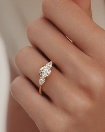 Solitaire-Oval Lab Grown Diamond Engagement Ring