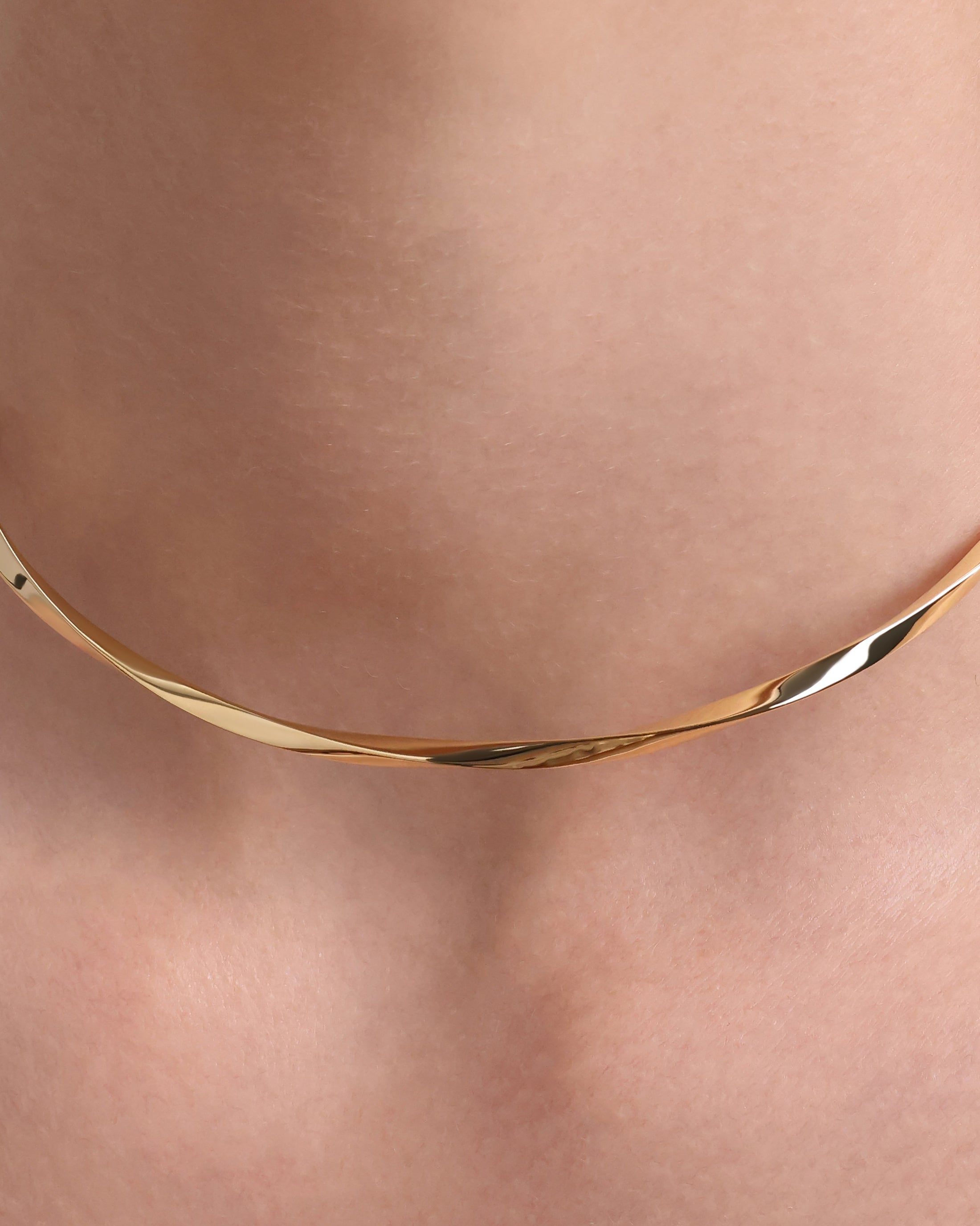 Simple Plain Twisted Pipi Choker Necklace