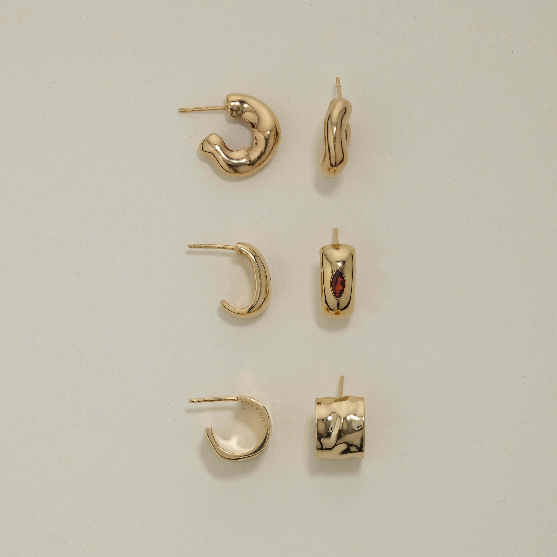 Golden Fluid Wave Hoop Earrings 3