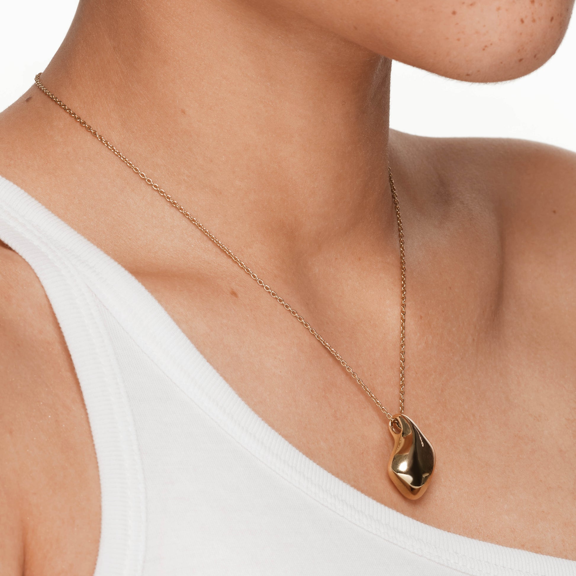 Golden Teardrop Elegance Necklace 6