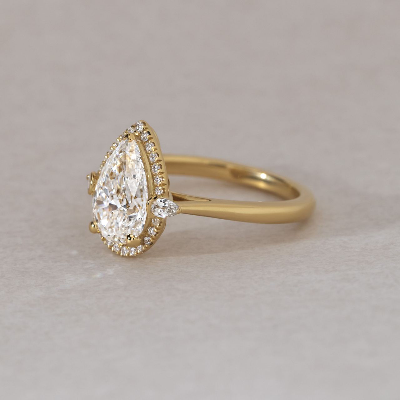 Solitaire-Oval Lab Grown Diamond Engagement Ring