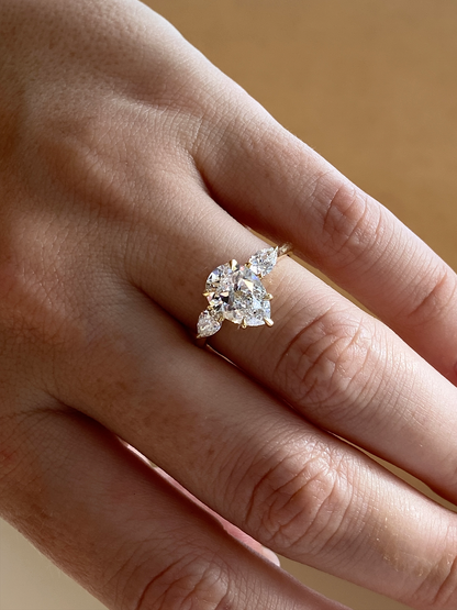 Solitaire-Oval Lab Grown Diamond Engagement Ring
