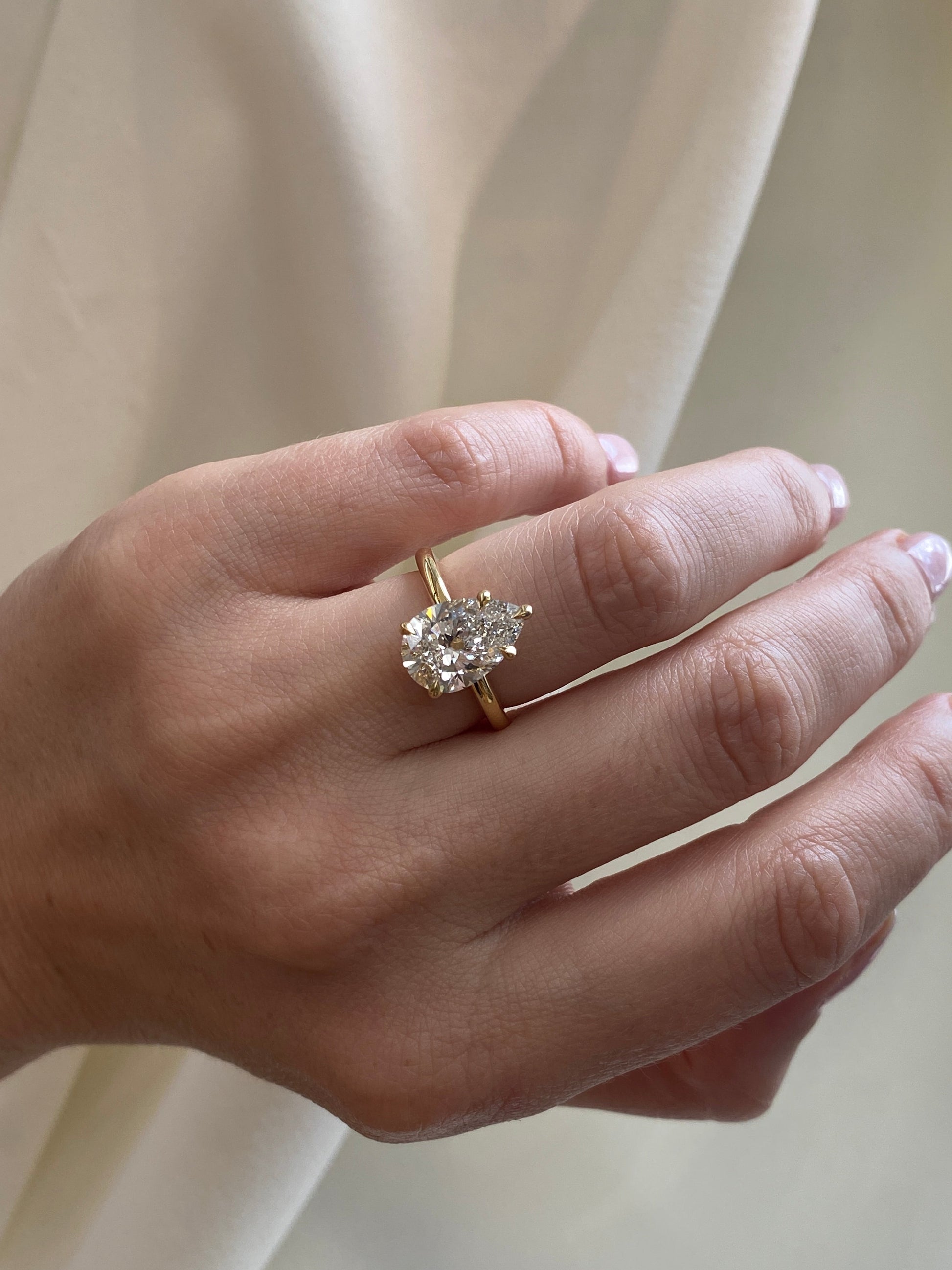 Solitaire-Oval Lab Grown Diamond Engagement Ring