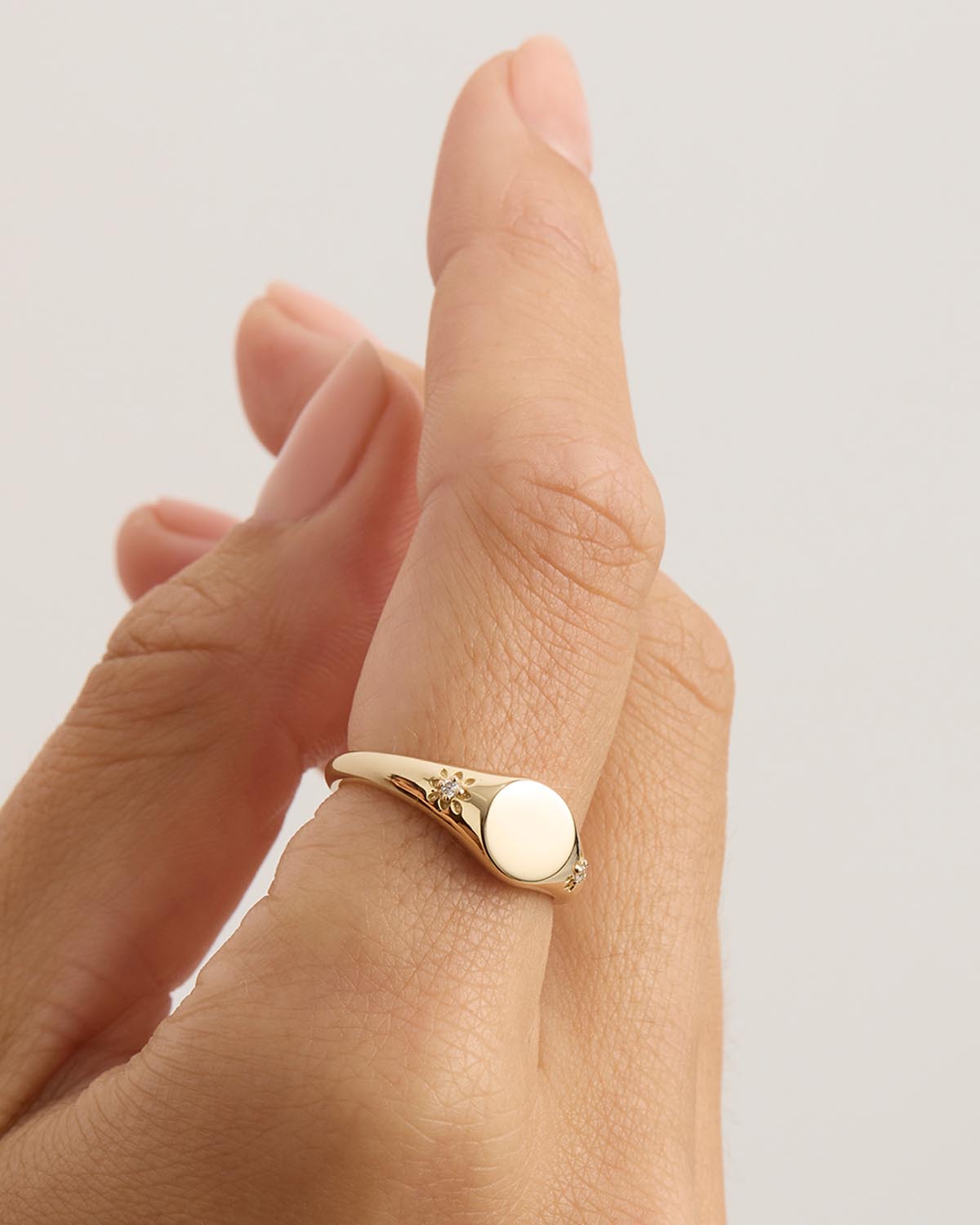 Elegant 0.022 TCW Round Lab-Grown Diamond Signet Wedding Band 3