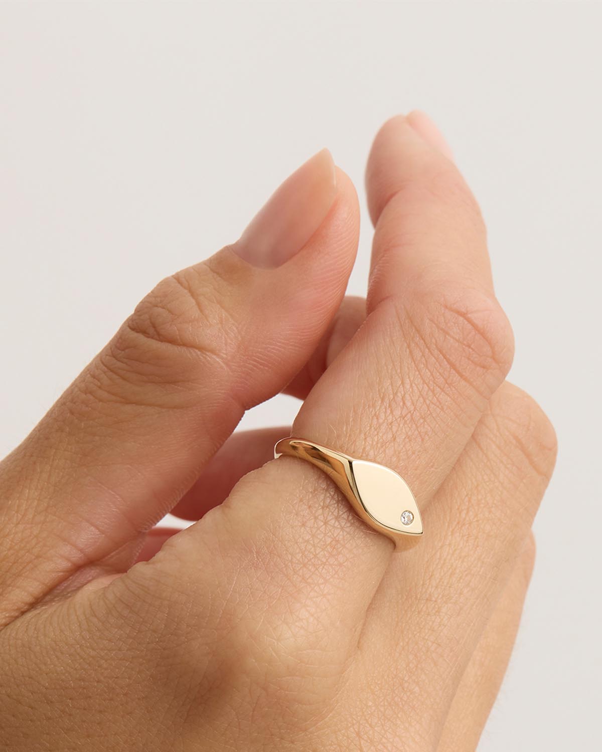 Elegant Thick Petal Band with 0.015 TCW Round Lab-Grown Diamond 5