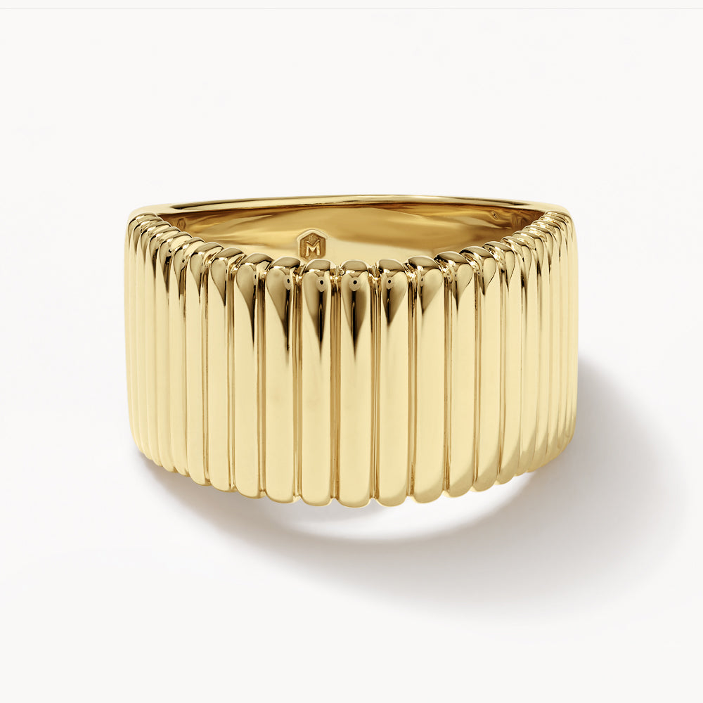 Elegant Ribbed Gold Wedding Band 1