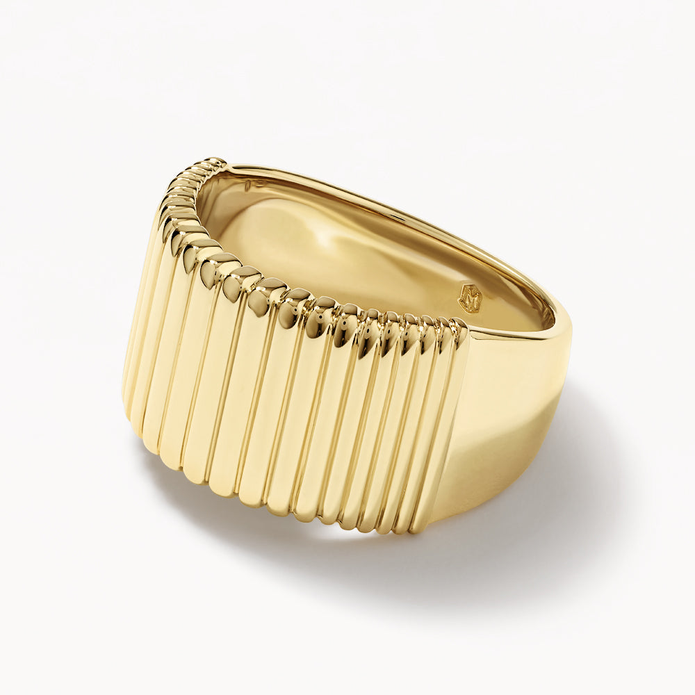 Elegant Ribbed Gold Wedding Band 3
