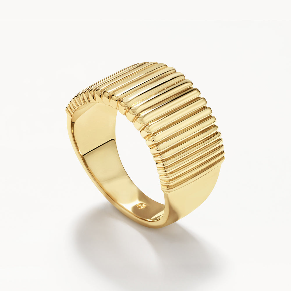 Elegant Ribbed Gold Wedding Band 2