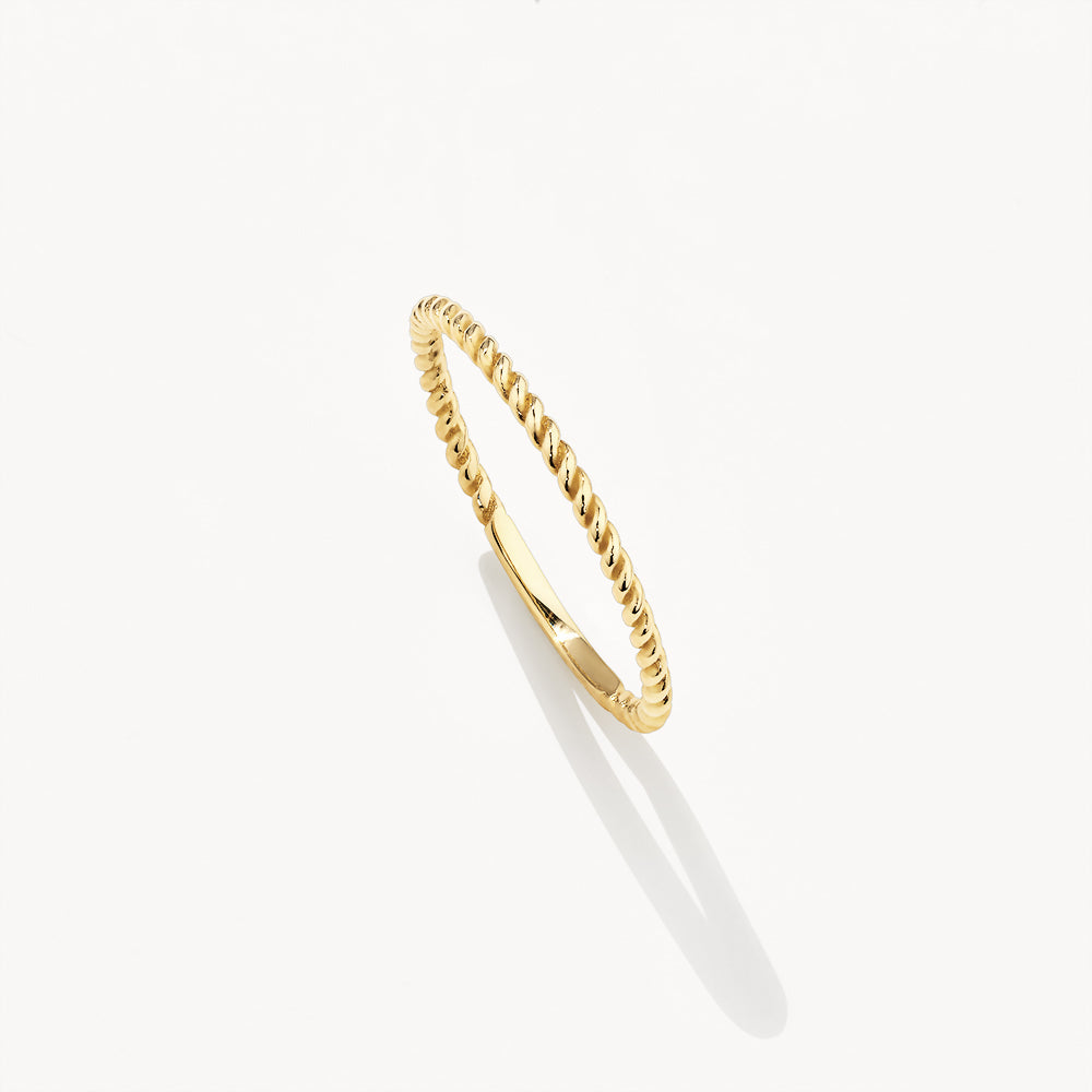 Twisted Elegance: Classic Gold Rope Band