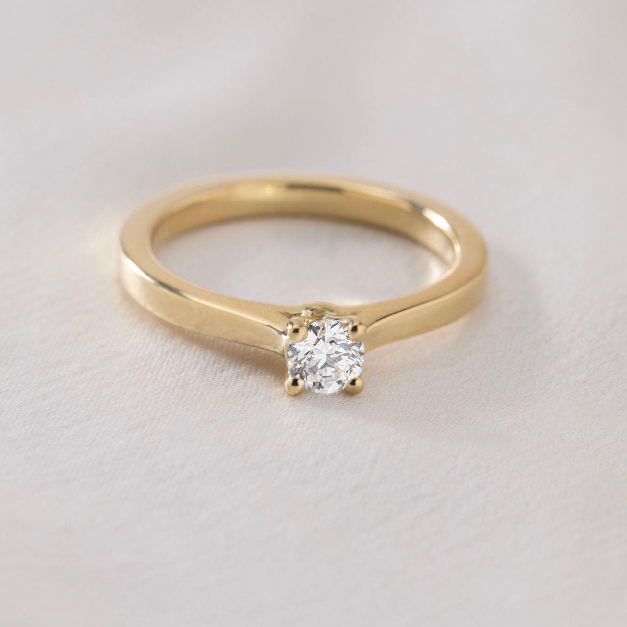 Solitaire-Oval Lab Grown Diamond Engagement Ring