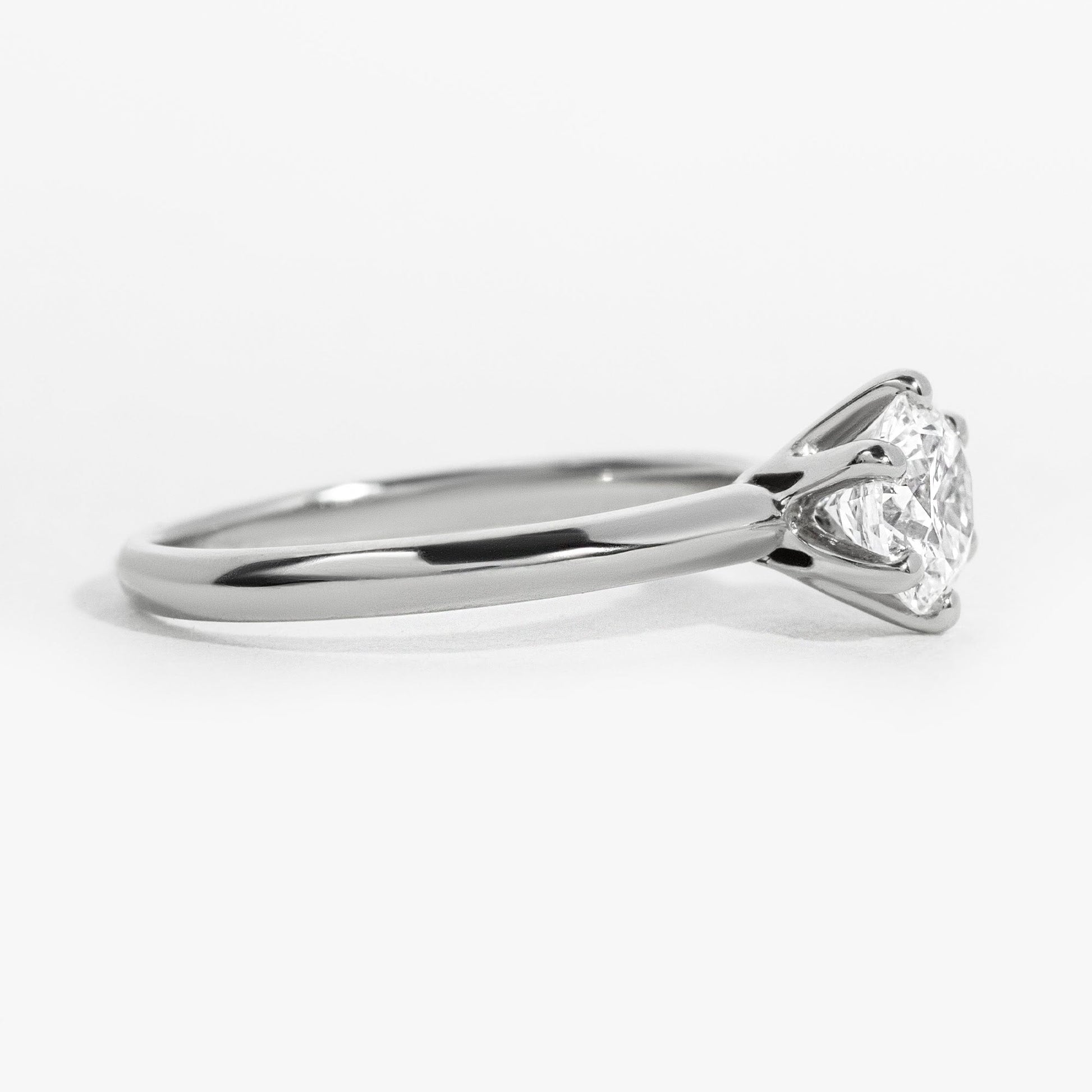 Solitaire-Round Lab Grown Diamond Engagement Ring