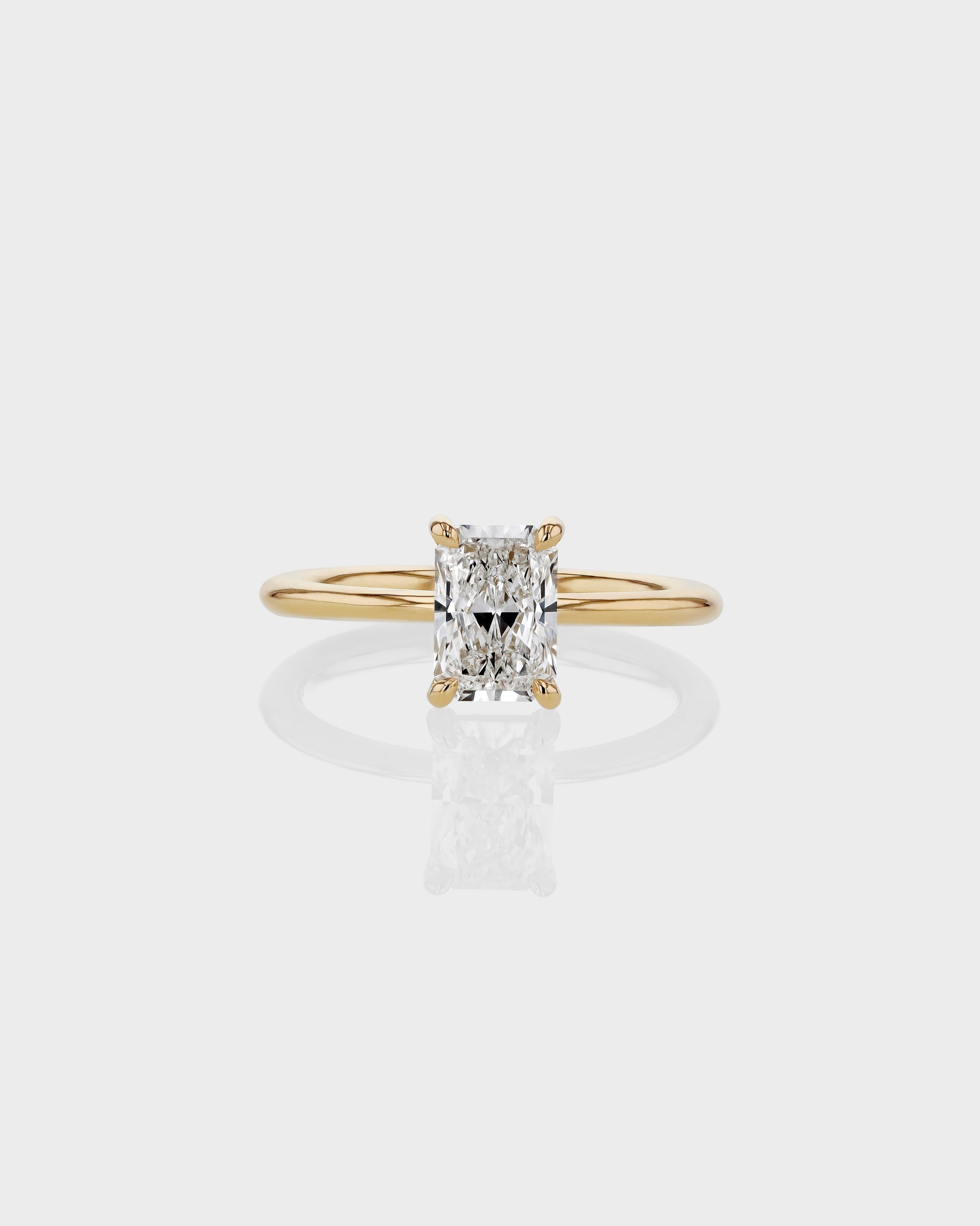 Radiant Elegance: 1.0 CT Lab Grown Diamond Solitaire Ring