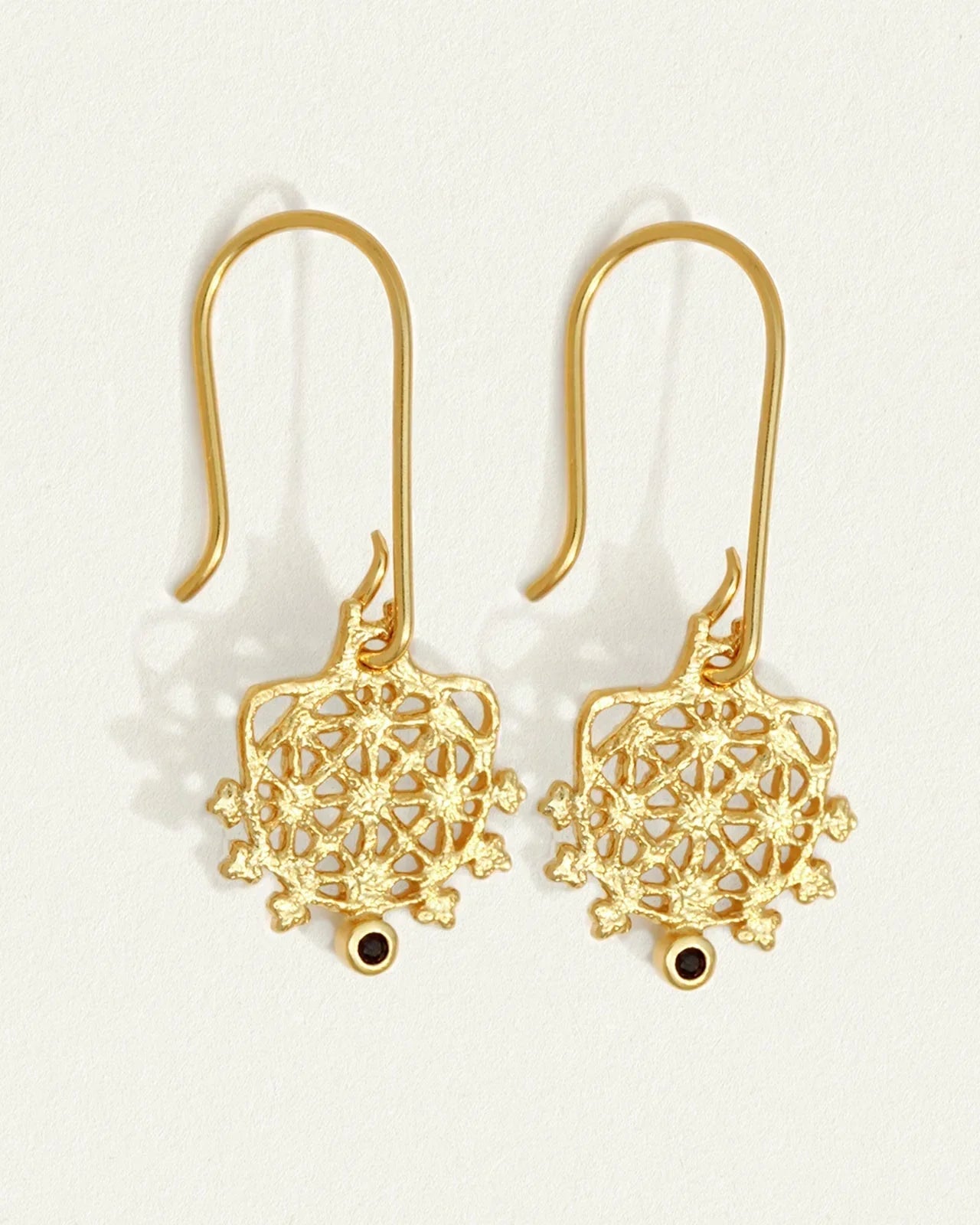 Exquisite 0.1 CT Black Sapphire Gold Filigree Drop Earrings