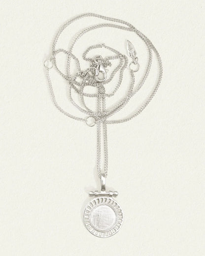 Elegant Round Pendant Necklace in Sterling Silver 4