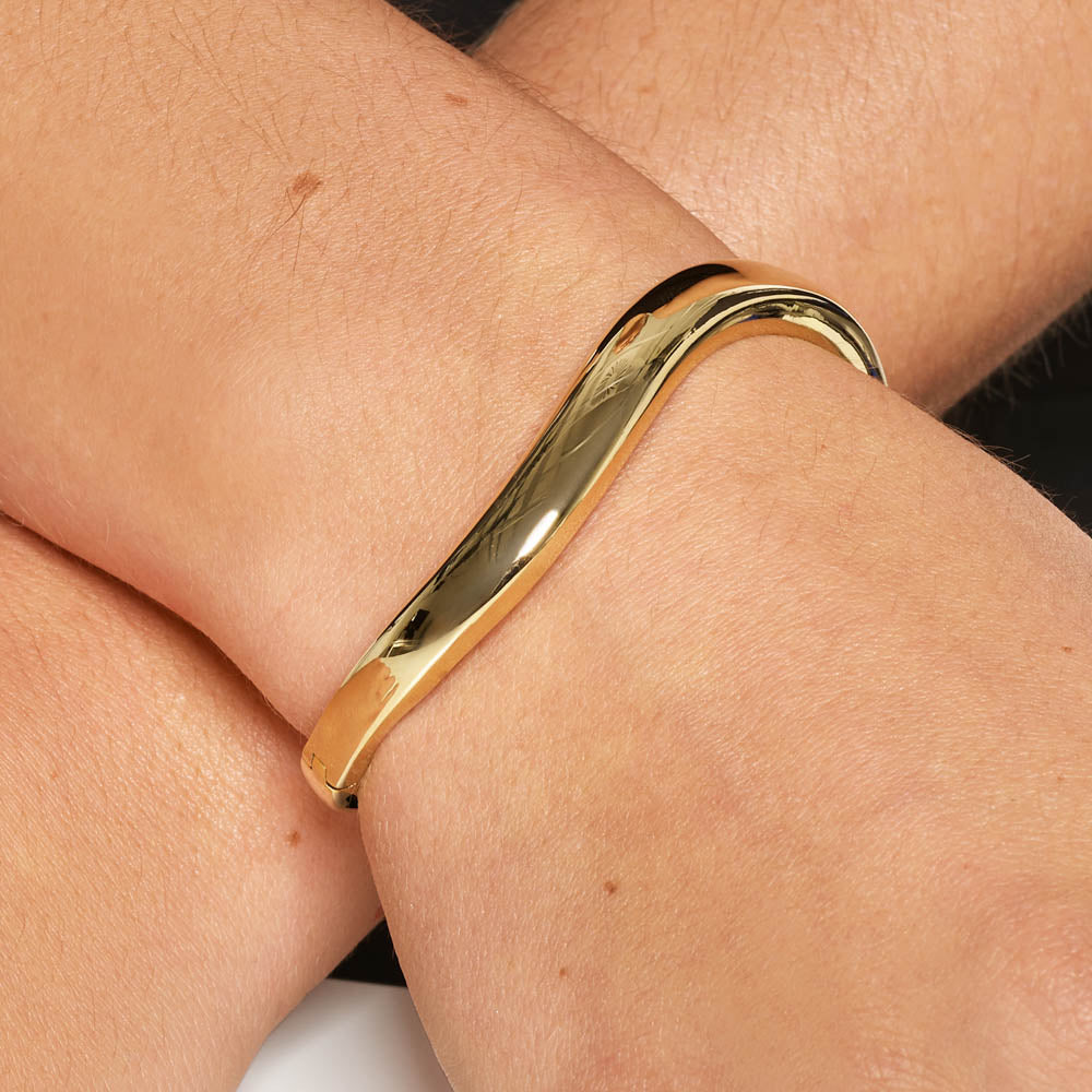 Elegant Gold Wave Bangle Bracelet