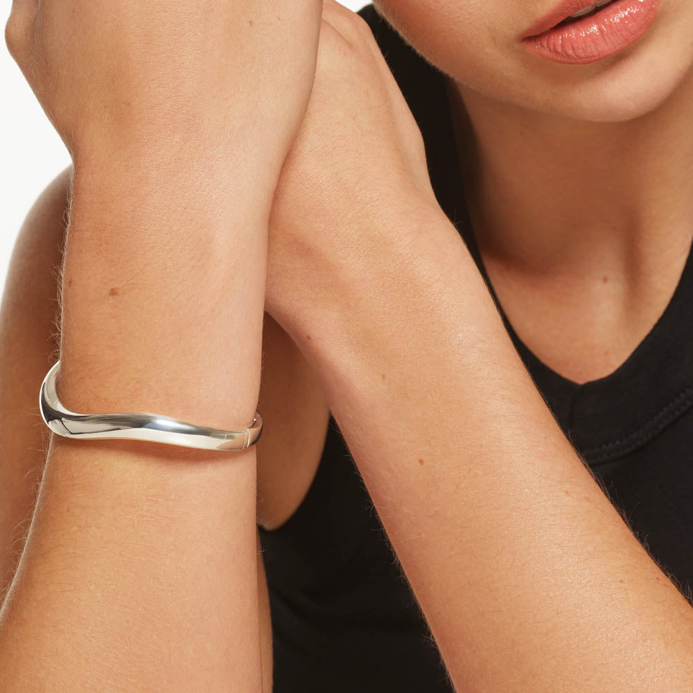 Simple Curve Bangle Bracelet