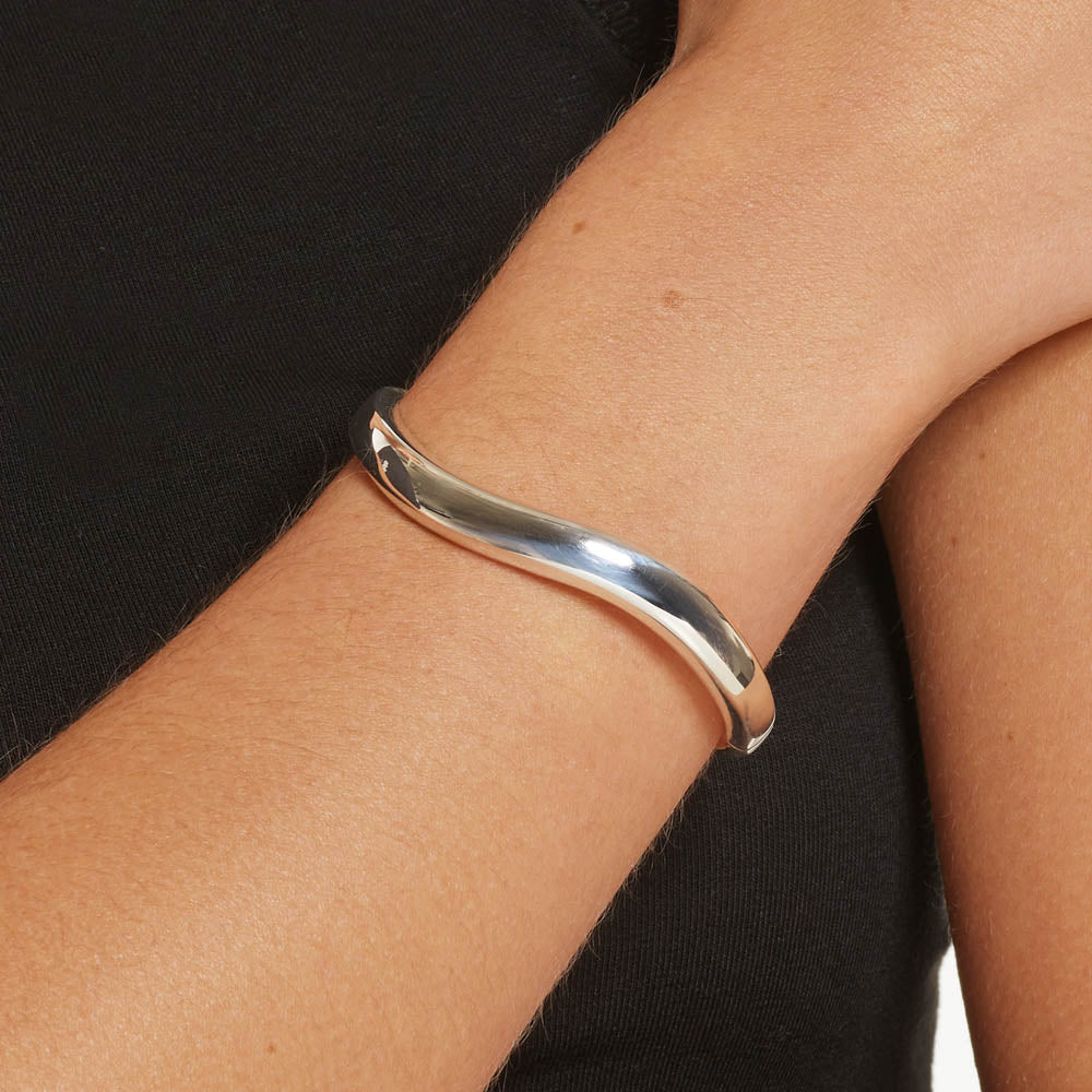 Simple Curve Bangle Bracelet