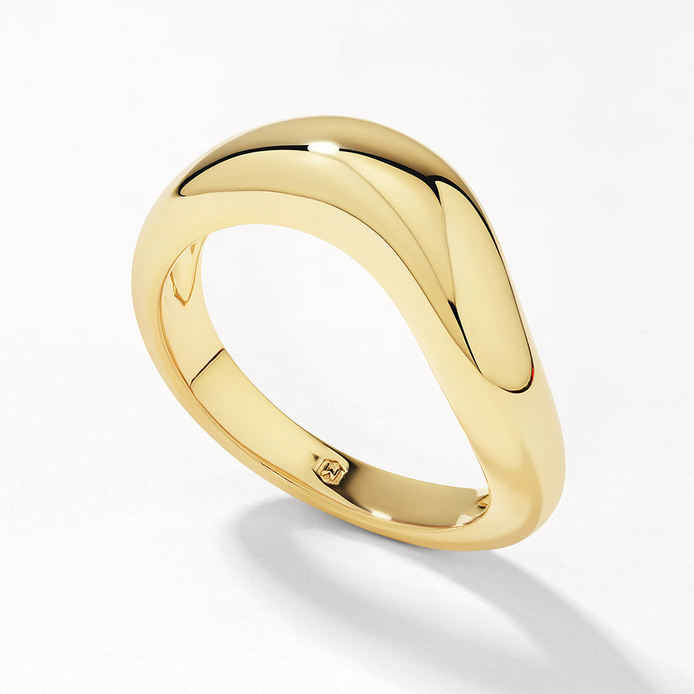 Elegant Wave Gold Wedding Band