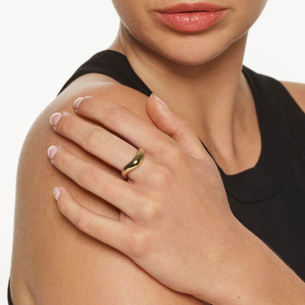 Elegant Wave Gold Wedding Band 2