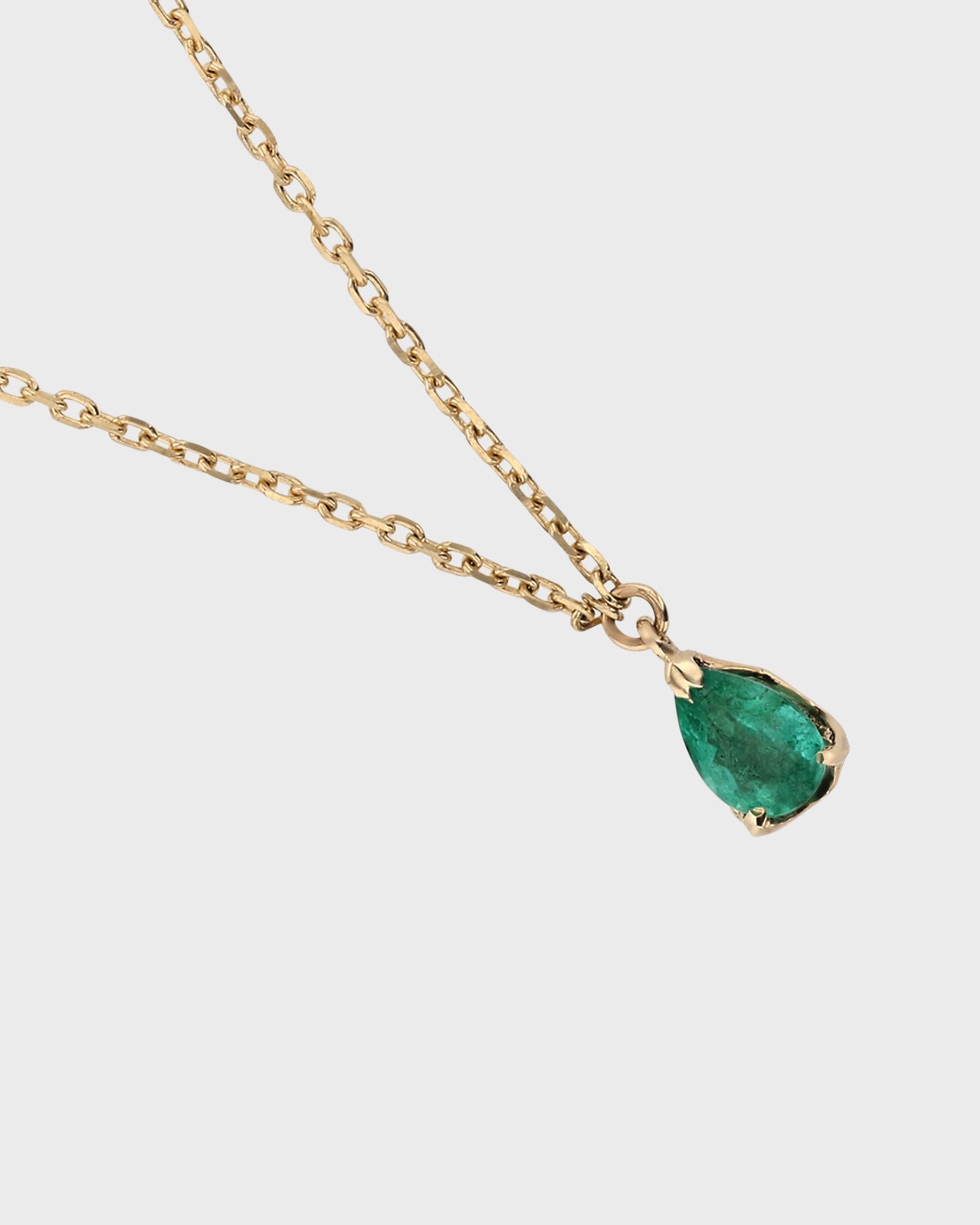 0.50 CT Pear-Cut Emerald Lab-Made Diamond Necklace in Gold Setting 4